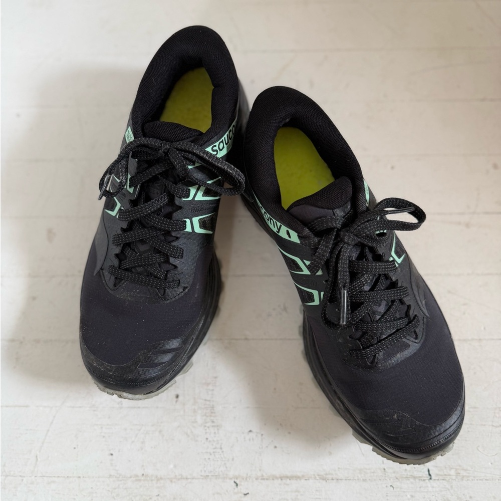 Saucony Women’s Runanywhere sneakers,  Vibram, No-slip soles. Size 9.